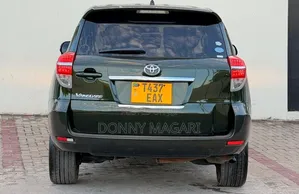 Toyota Vanguard 2010 Kijani