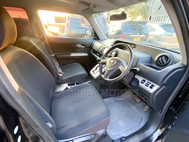 Toyota Corolla Rumion Hatchback 1.5 FWD 2007 Nyeusi - 1