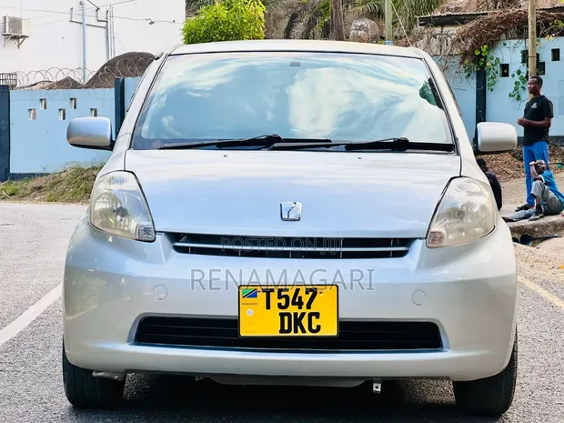 Toyota Passo 2005 Silver - 1