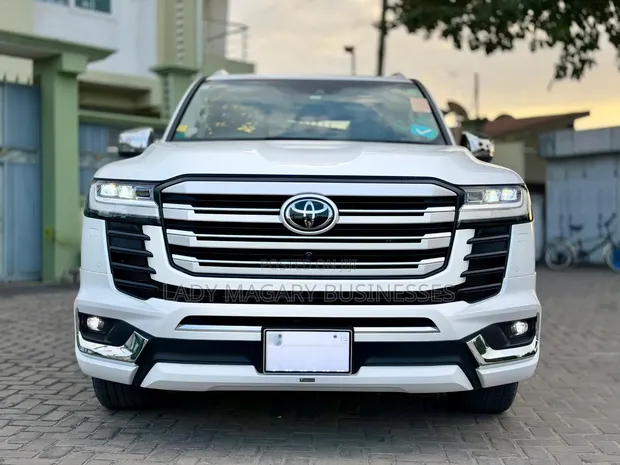 Toyota Land Cruiser LC300 ZX 2024 Pearl White - 1