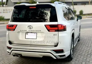 Toyota Land Cruiser LC300 ZX 2024 Nyeupe