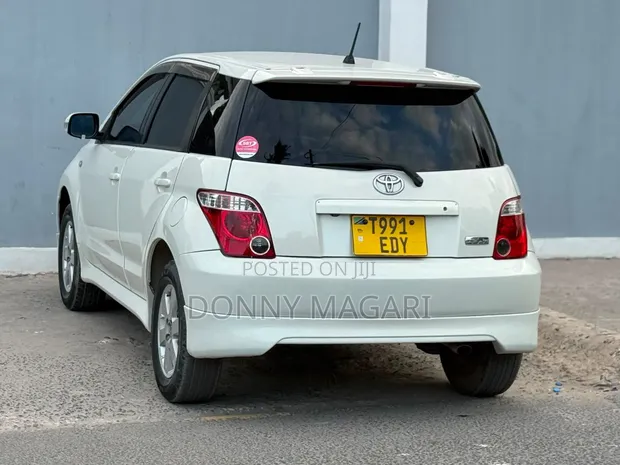 Toyota IST 2005 - Nyeupe - 1