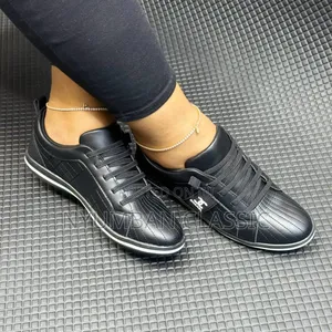 Viatu vya Wanawake vya Channel Sneakers - Vipya Kabisa