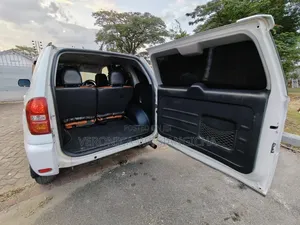 Toyota RAV4 2005 Nyeupe