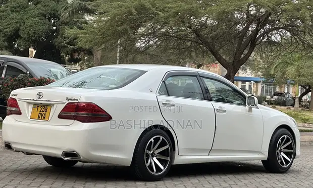 Toyota Crown 2008 Royal Saloon - 1