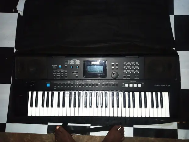 Yamaha PSR-E473 Electronic Keyboard - 1