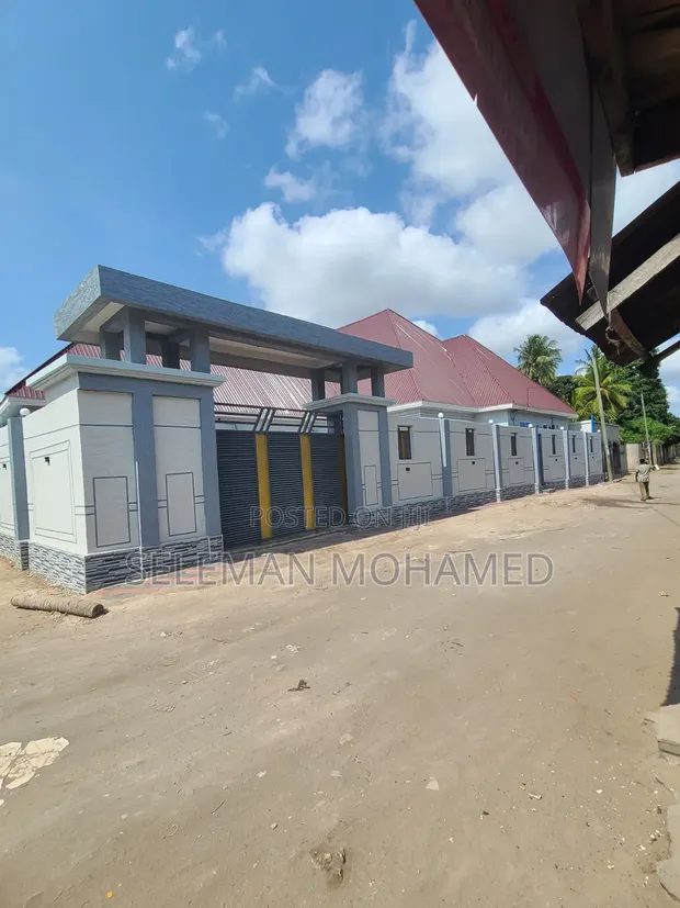 Furnished 20-Bedroom House for Sale in Biriani Real Estate, Chamazi - 1