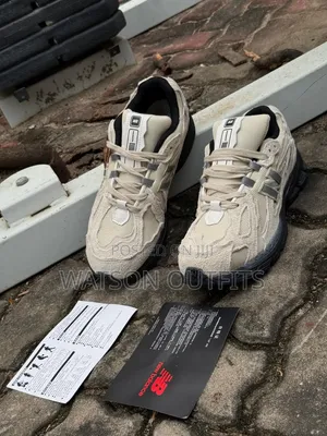 New Balance Men's Leather Sneakers