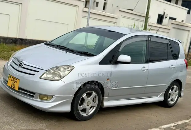 Toyota Corolla Spacio 2004 Silver - 1