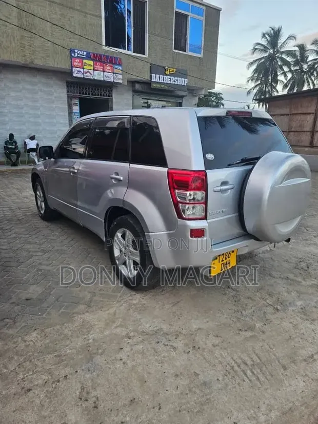 Suzuki Escudo 2008 Silver - 1