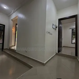 2 Bedroom House for Rent in Oyster Bay