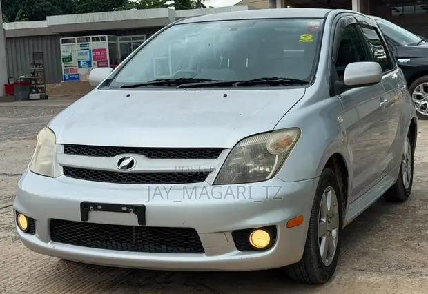 Toyota IST 2006 Silver - 1