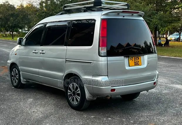 Toyota Noah 2002 Silver - 1