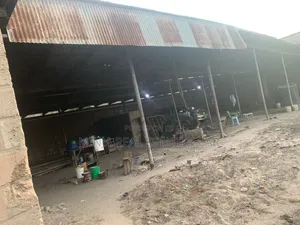 Eneo la Biashara na Yadi na Godown kwa Uuzaji, Buguruni Barabara Kuu