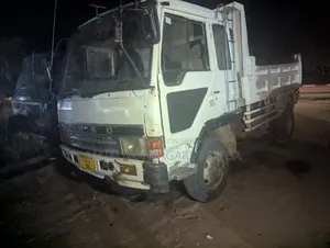 Fuso Tipa Box Truck