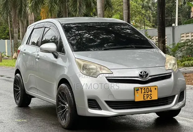 Toyota Ractis 2012 Silver - 1