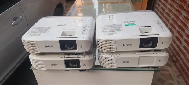 Epson X39 Projector - Excellent Condition - 1