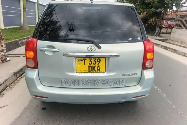 Toyota Raum 2006 Silver - 1