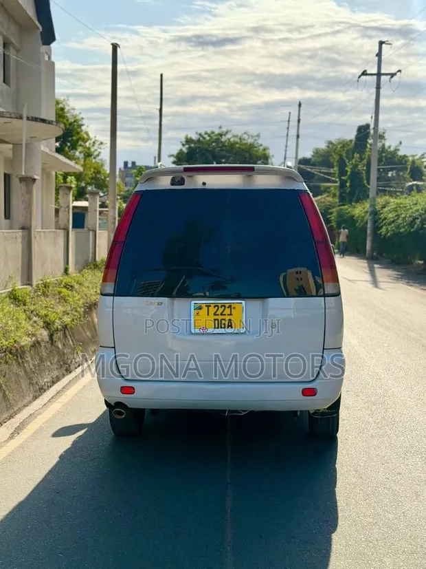 Toyota Noah 2001 White - 1