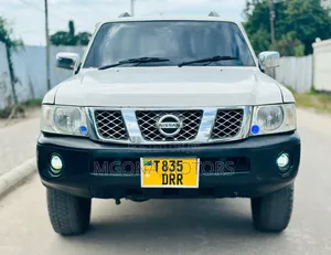 Nissan Patrol 2007 Nyeupe
