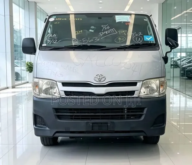 Toyota HiAce Quantarm 2011 Silver - 1