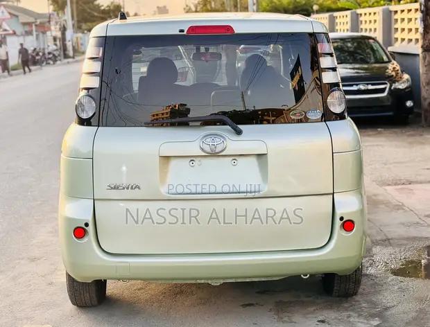 Toyota Sienta 1.5 AWD 2008 - 1