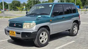 Mitsubishi Pajero IO 1999 Kijani
