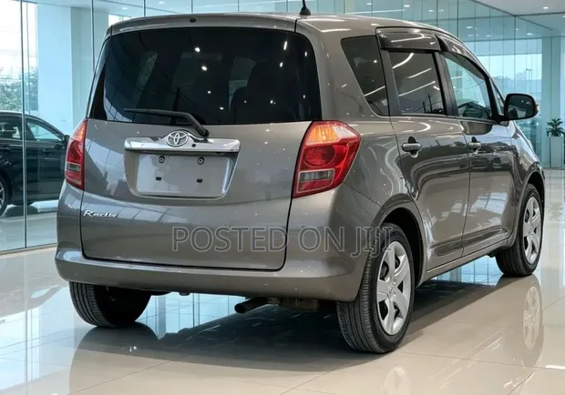 Toyota Ractis 2005 Gray - 1