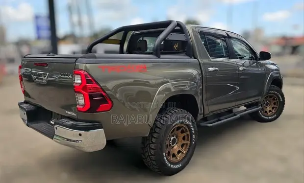 Toyota Hilux Revo Double Cab 2.4 Diesel AWD 2021 Green - 1