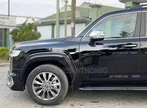 New Toyota Land Cruiser ZX VJA300 2025 Black
