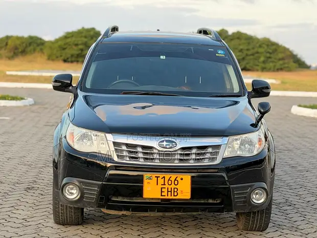 Subaru Forester 2011 Black - 1