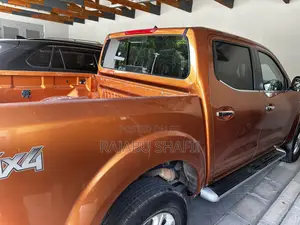 Nissan Navara 2.5 dCi Pickup 2011 Orange