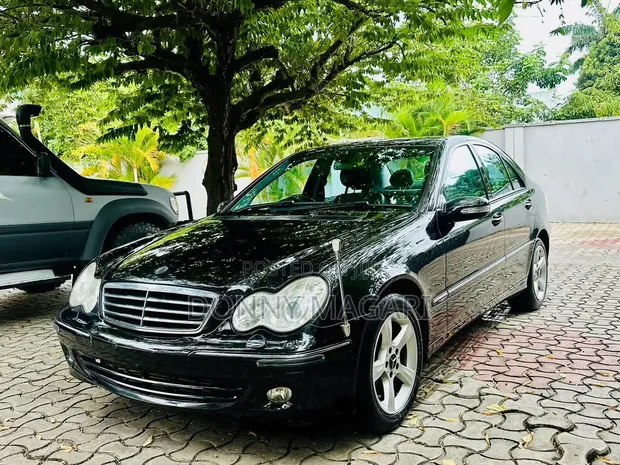 Mercedes-Benz E250 2006 Black - 1