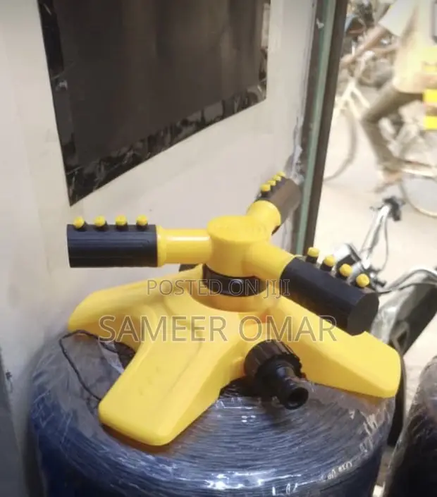 360° Rotating Garden Sprinkler - Adjustable Lawn Water Sprayer - 1