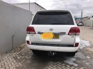 Toyota Land Cruiser V8 2009 White