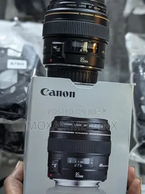 Canon EF 85mm f/1.8 USM Lens