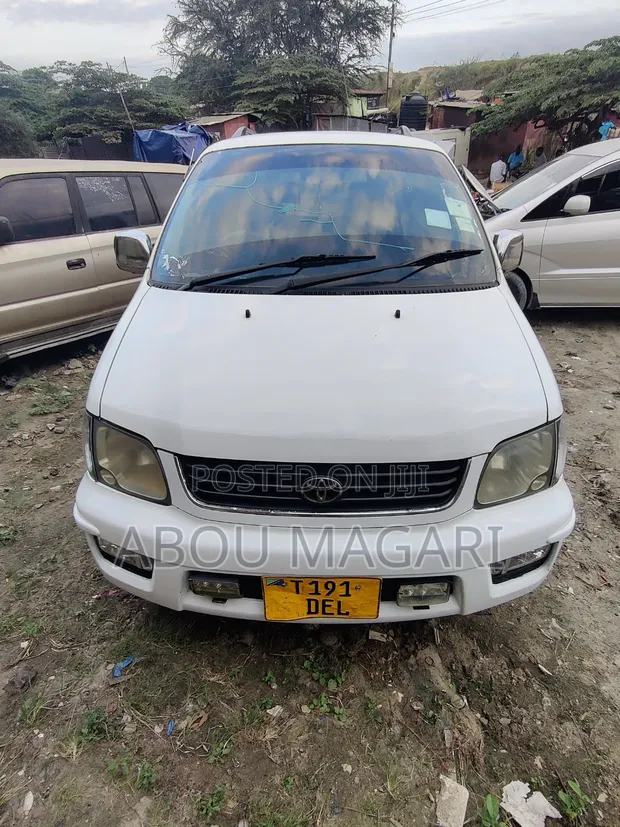 Toyota Noah SR 2005 White - 1