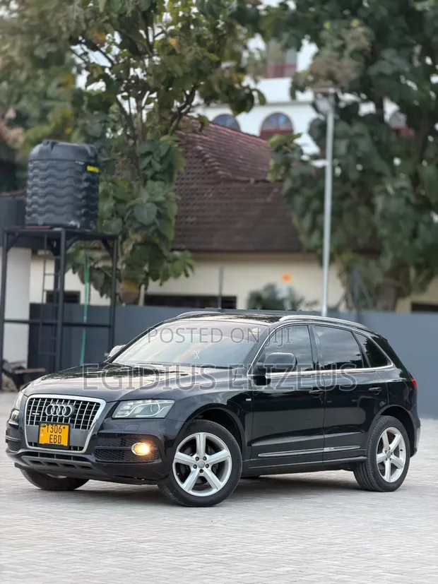 Audi Q5 2010 Black - 1