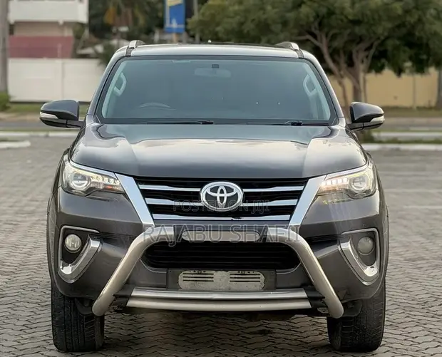 Toyota Fortuner 2.8 D AWD 2018 Gray - 1