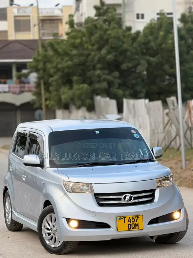 Toyota bB 2009 Silver - 1