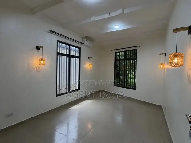 2 Bedroom Apartment for Rent, Oyster Bay - 1