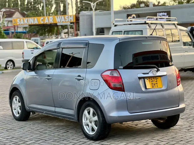 Toyota Ractis 2009 Gray - 1