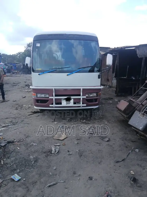 Nissan Civilian 2004 Bus - Nyeupe - 1
