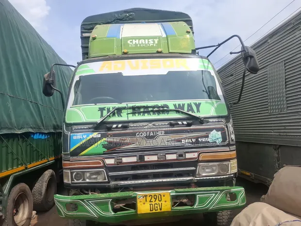 Mitsubishi Fuso Tandem 2004 Green - 1