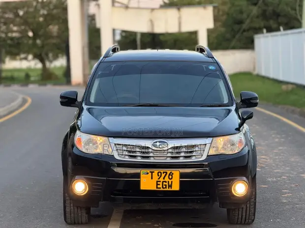 Subaru Forester 2011 Black - 1