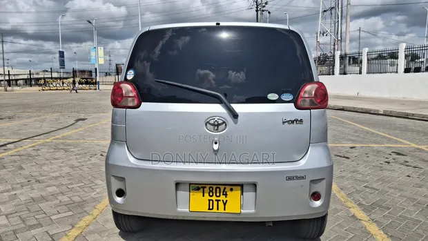 Toyota Porte 2006 Silver - 1