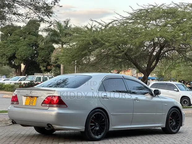 Toyota Crown Royale 2005 - Pearl - 1