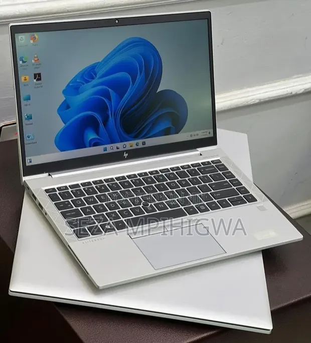 Laptop HP EliteBook 830 G7 - Core i7, 16GB RAM, 256GB SSD - 1