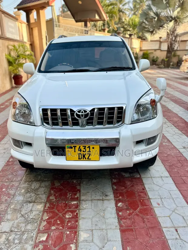 Toyota Land Cruiser Prado 2005 - Pearl White - 1
