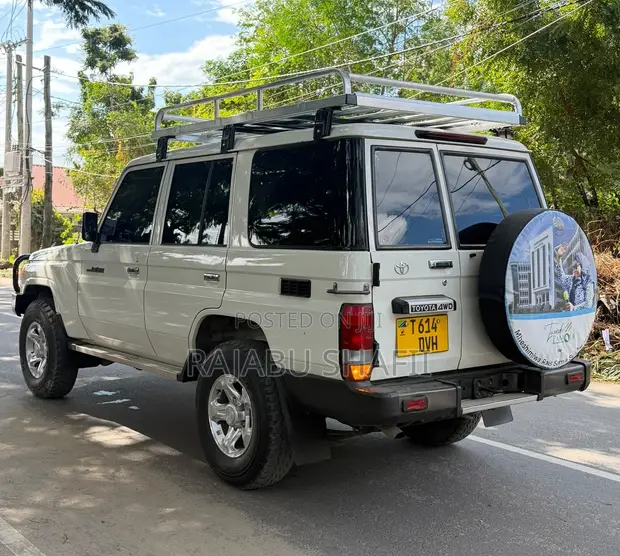 Toyota Land Cruiser LX 2018 White - 1